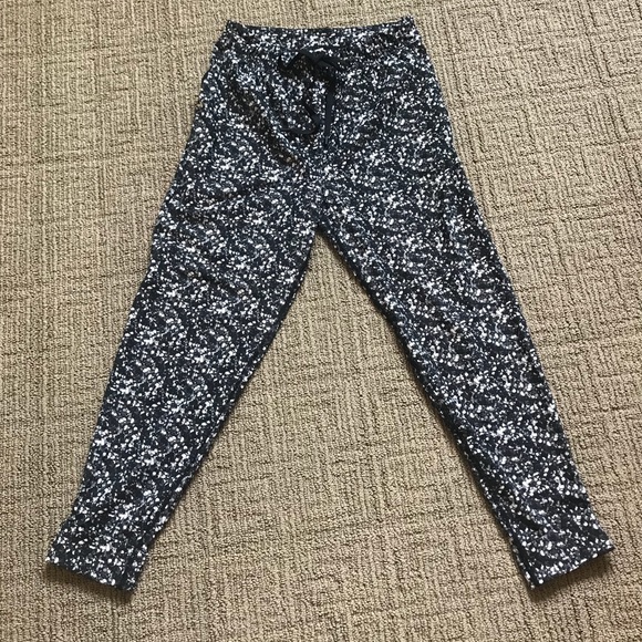 Sold Lululemon Crop Sequin Shimmy Shimmer Pants - Picture 6 of 8
